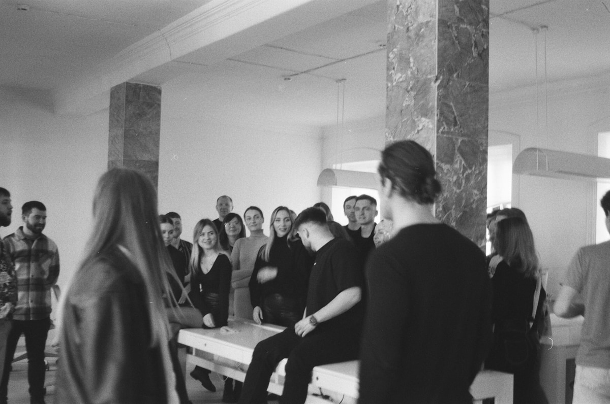 «Однажды мы&nbsp;делали офис с&nbsp;кроватью». Почему рабочие пространства все больше напоминают дом