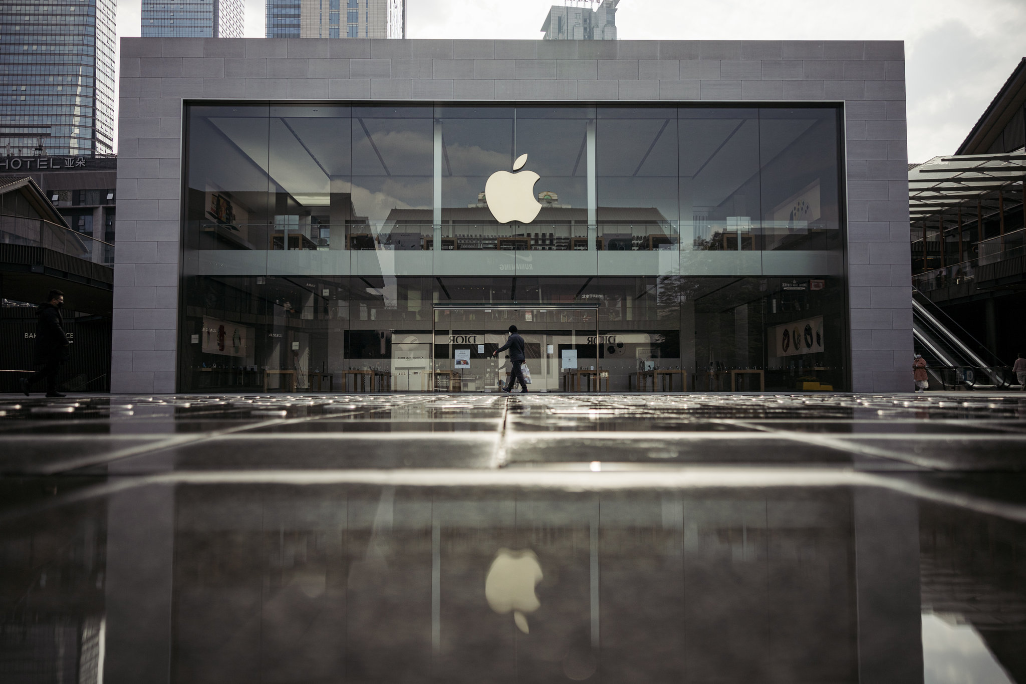 Apple лишилась статуса лидера по продаже смартфонов