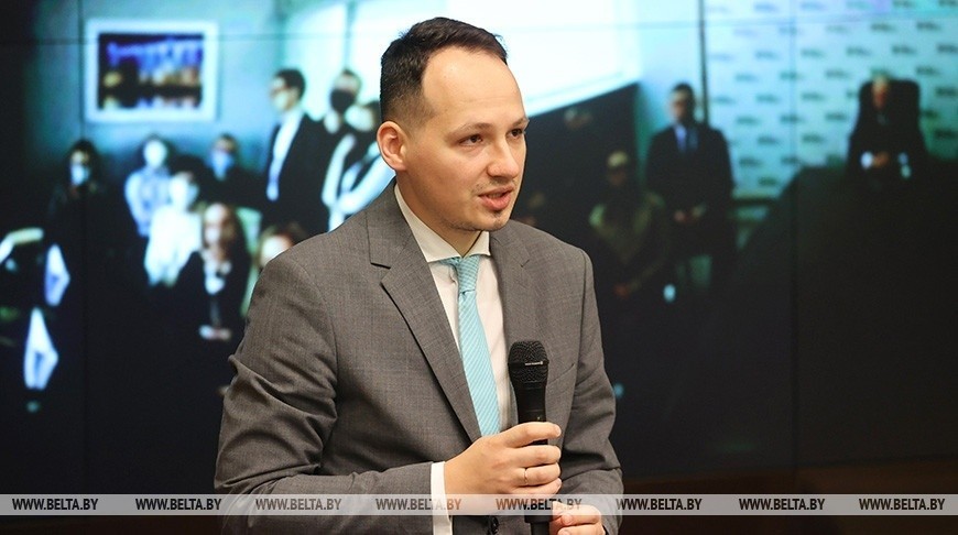 Банк развития выдал более 1 млрд кредитных рублей экспортерам, 90% идет на Россию