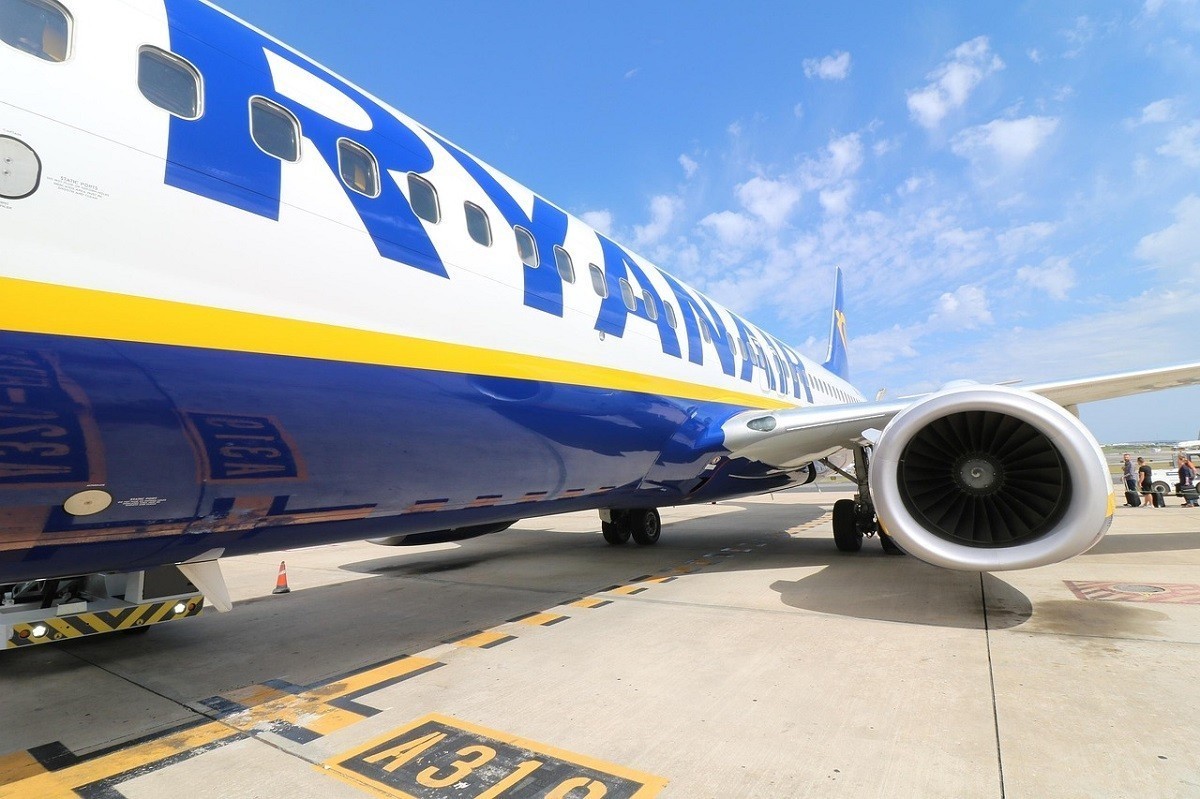 Ryanair перешла на электронные посадочные талоны. С бумажными в самолет не пустят
