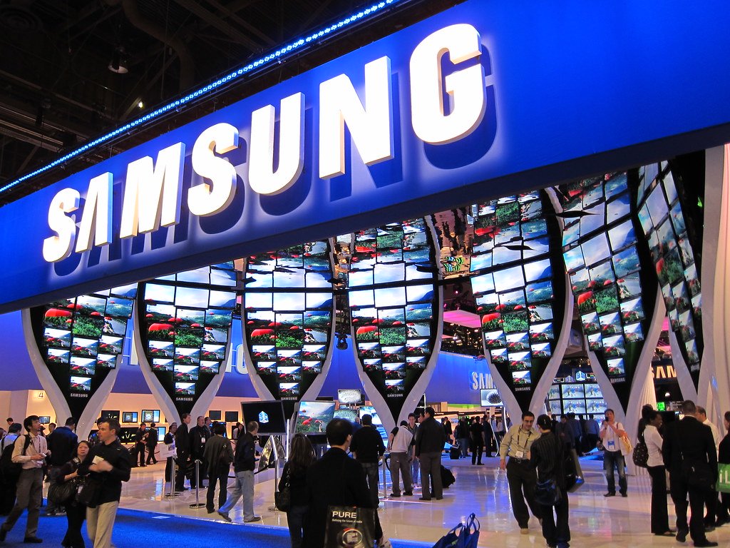 Низкий спрос на&nbsp;чипы и&nbsp;смартфоны сократил прибыль Samsung в&nbsp;2022 году