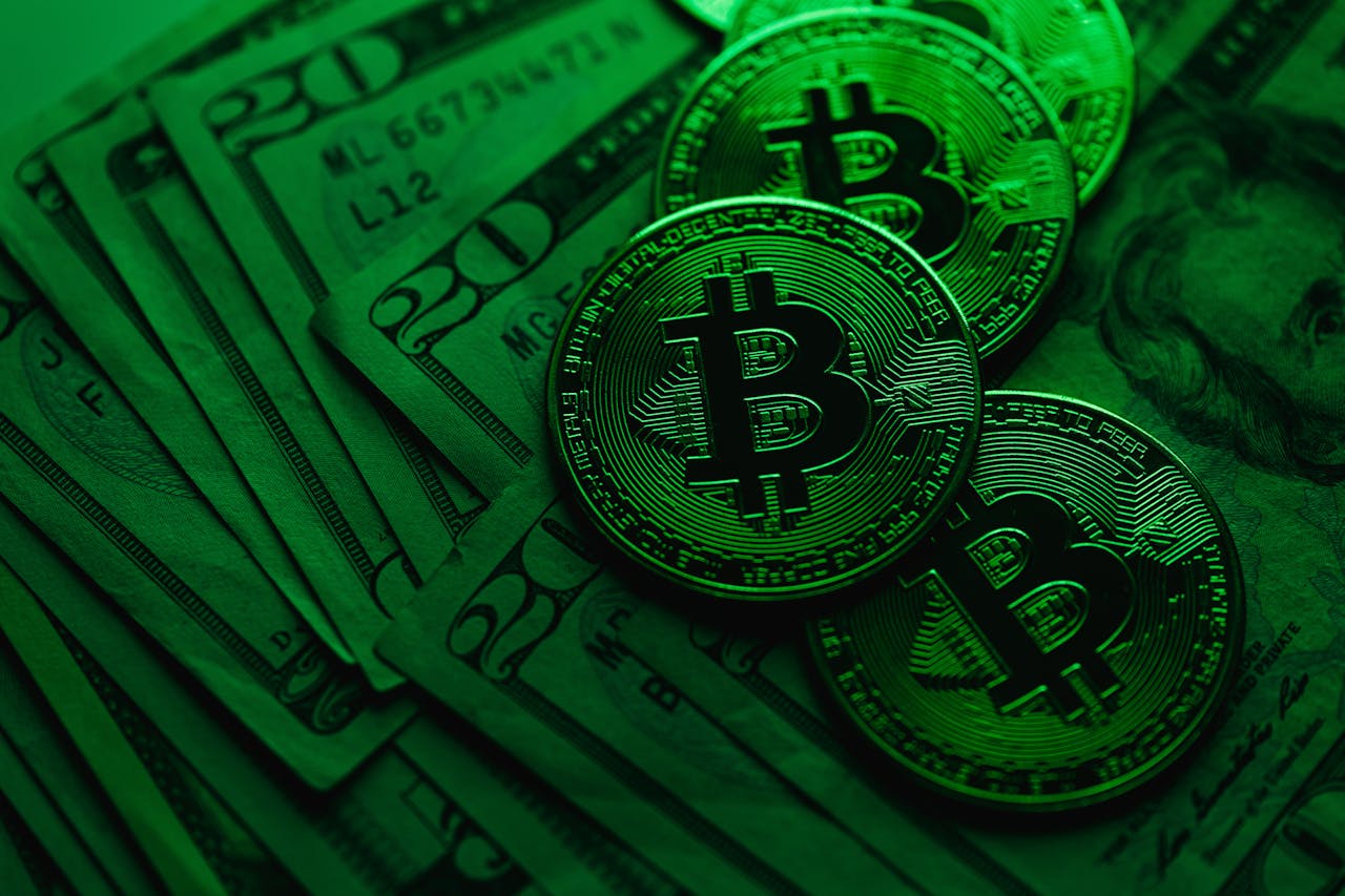 Биткоин опустился ниже $110 тыс. впервые за полтора месяца. Эксперт объяснил, почему