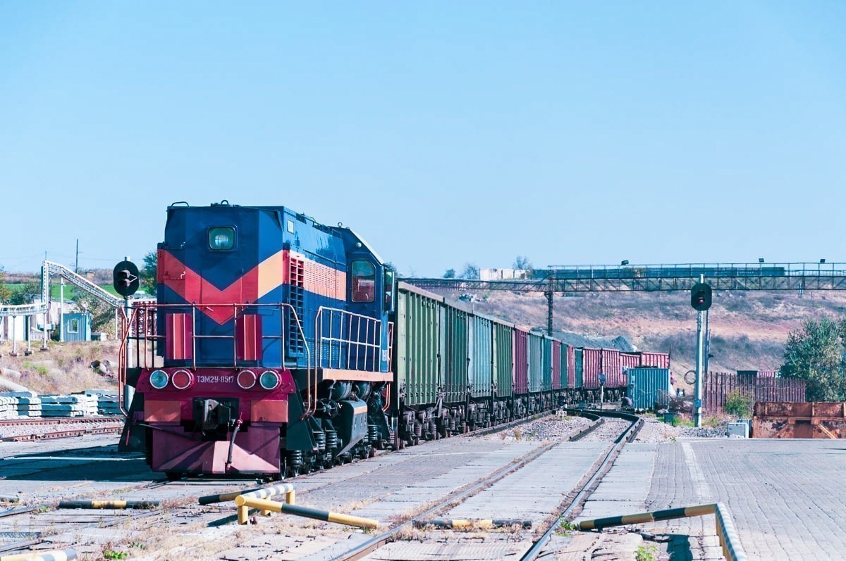 Расходы на доставку грузов по рельсам в обход Польши выросли до 30%. Что делать бизнесу?