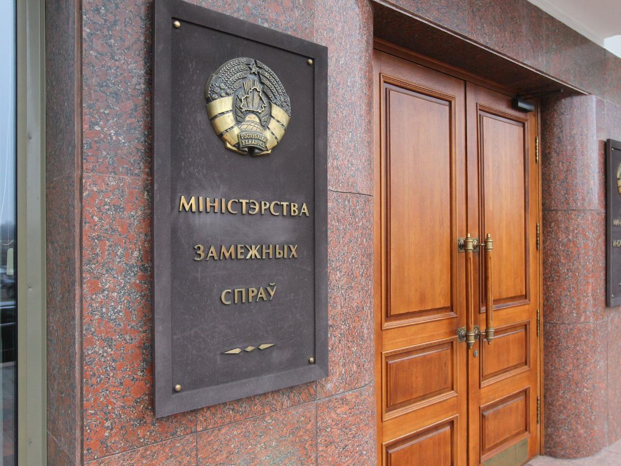 МИД разъяснил, какие документы по-прежнему будут выдавать в&nbsp;консульствах за&nbsp;границей