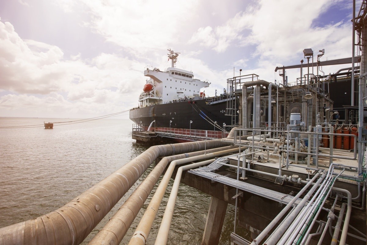 Чем грозит нашему рублю нефтегазовый потолок для России