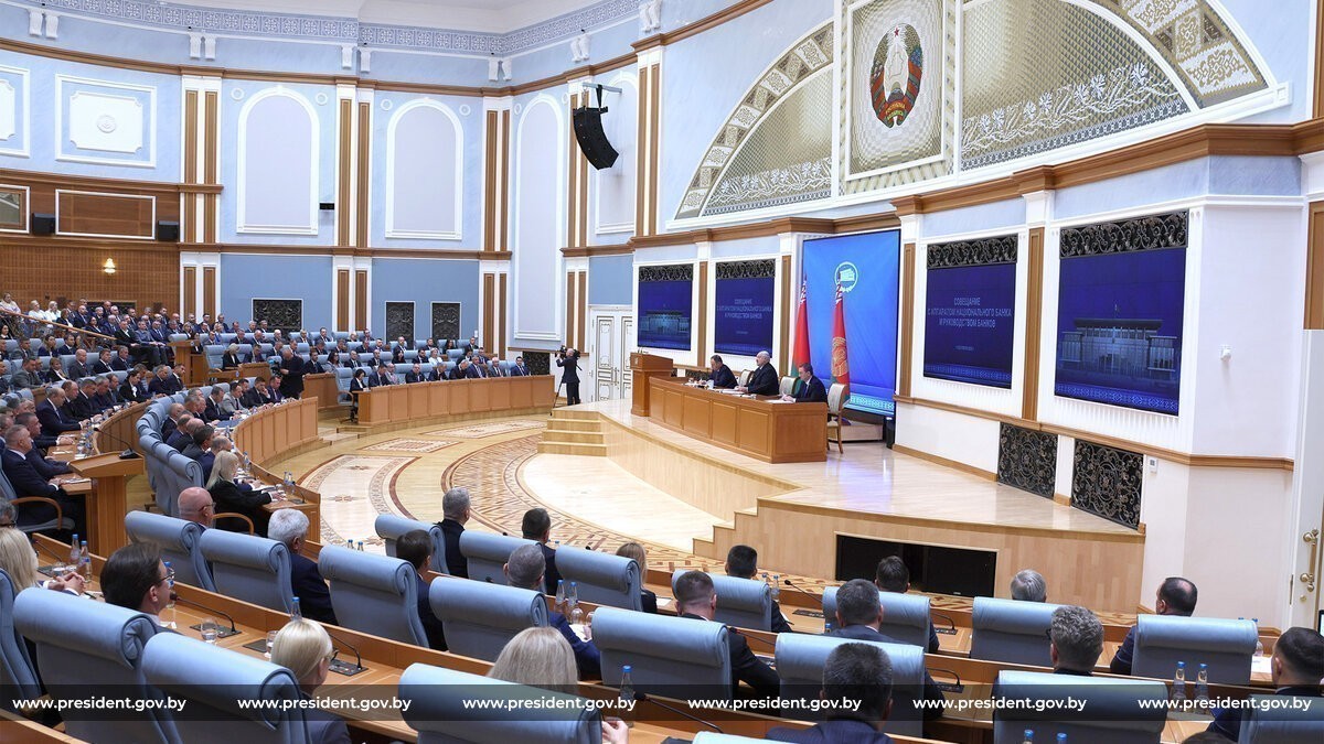 Лукашенко предложил создавать в Беларуси финансово-промышленные группы