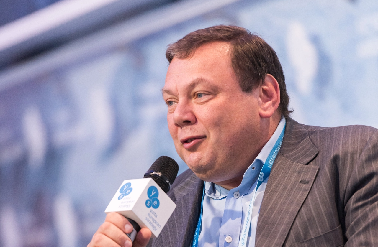 Бизнесмены Фридман и Авен продадут свои доли в российском Альфа-Банке за $2,3 млрд