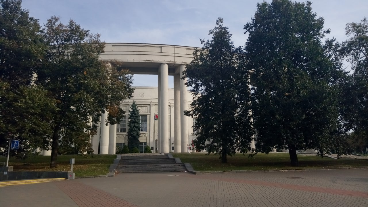 В Беларуси разрабатывают аналог голосовых помощников Алисы и Сири