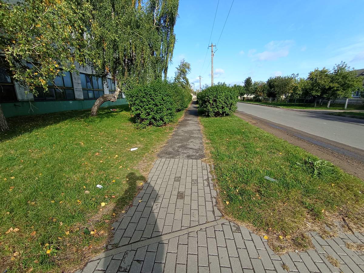 В Слуцке на торги выставили арестованный тротуар