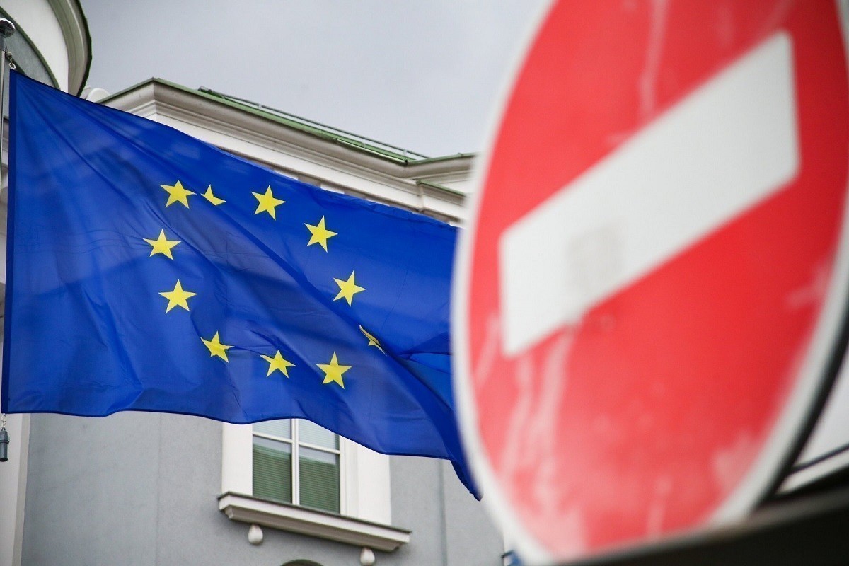 ЕС&nbsp;распространил на&nbsp;Беларусь некоторые экономические санкции, введенные против Москвы
