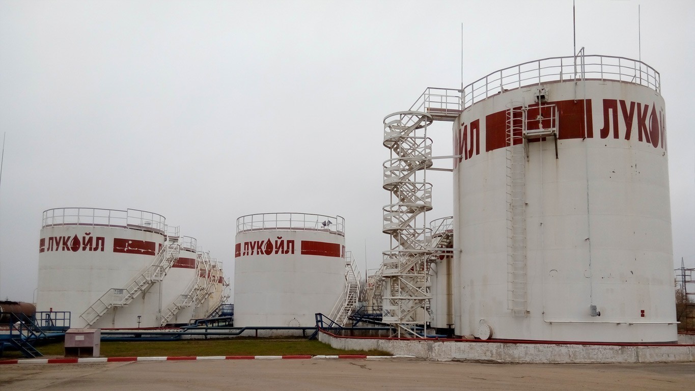 От романтика до прагматика: белорусские качели для российского «Лукойла» 