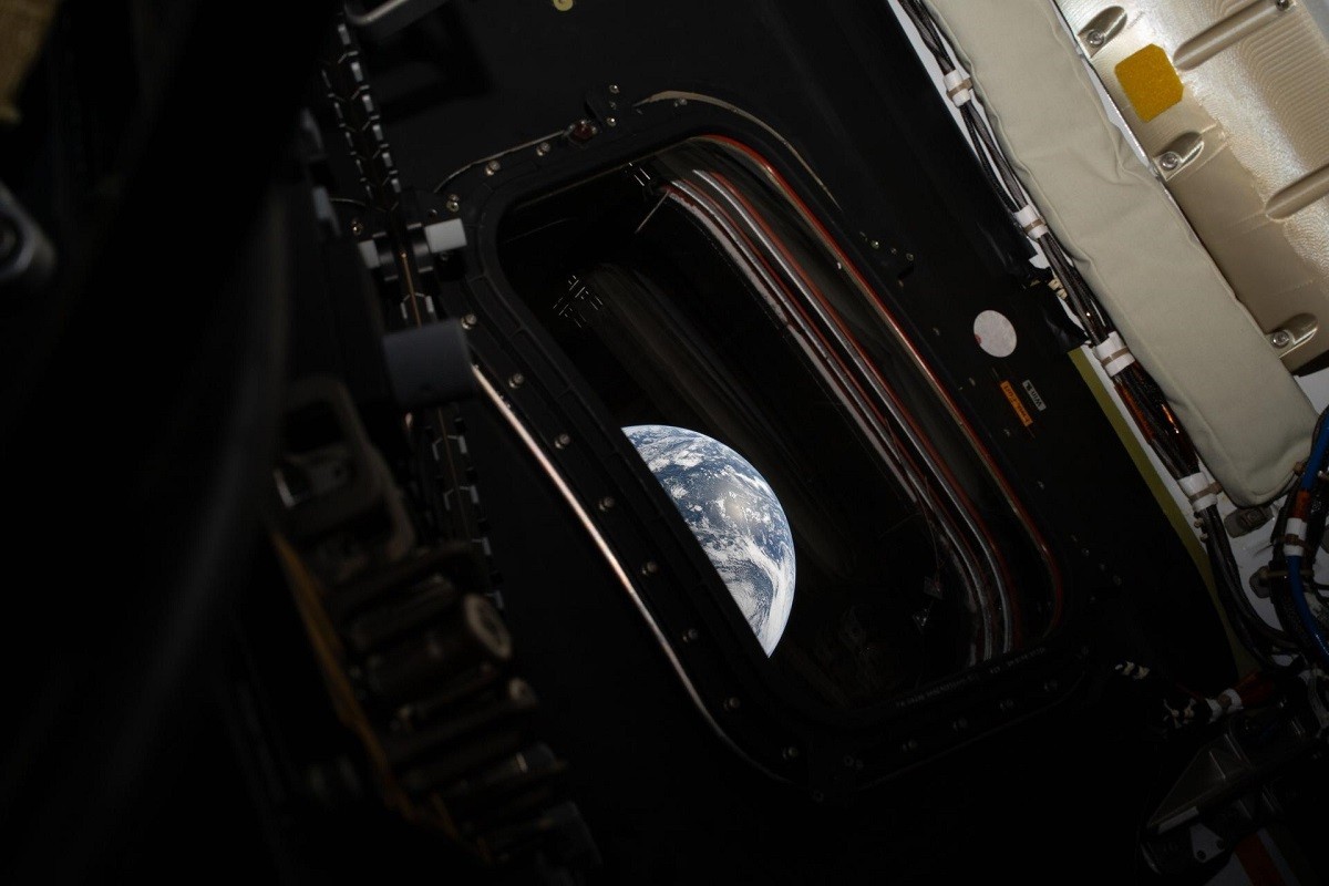NASA опубликовало уникальное фото Земли с корабля Orion