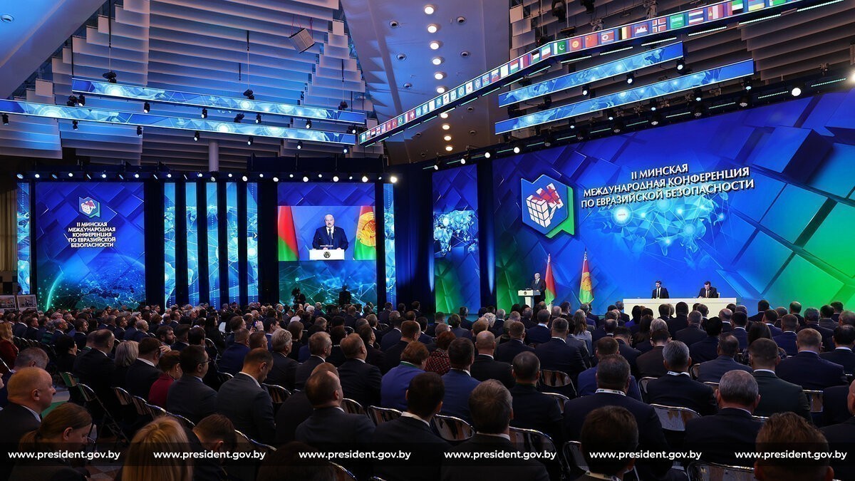 Лукашенко предложил четыре меры для деэскалации напряженности в мире