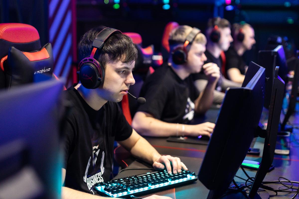 Как прошел первый закрытый турнир по&nbsp;CS:GO&nbsp;— Business Strike