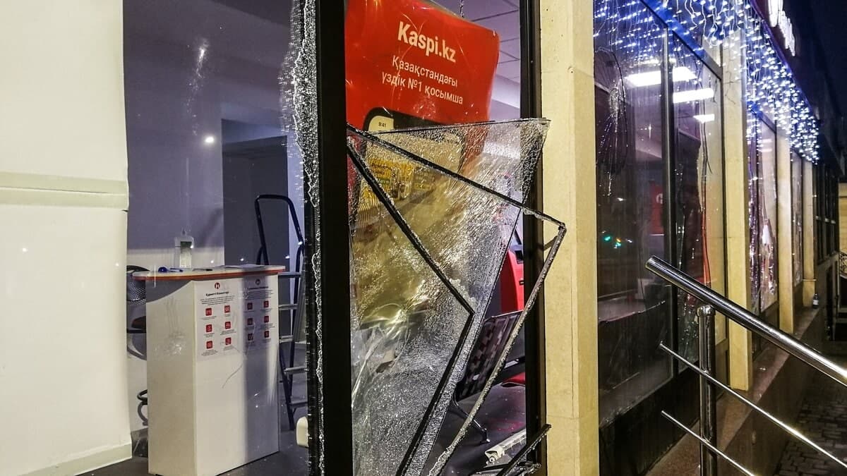 Ущерб, помощь властей, дружины самозащиты: что происходит с&nbsp;бизнесом в&nbsp;Казахстане