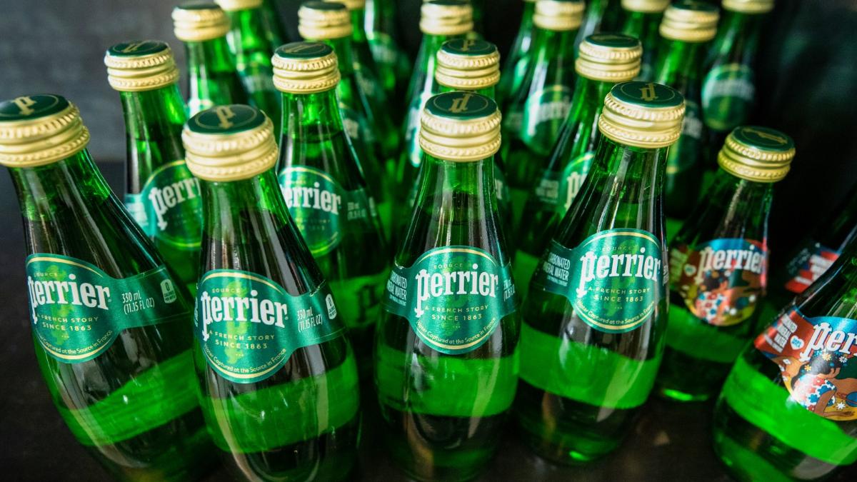 Производства воды Perrier могут закрыть из-за фекальных бактерий