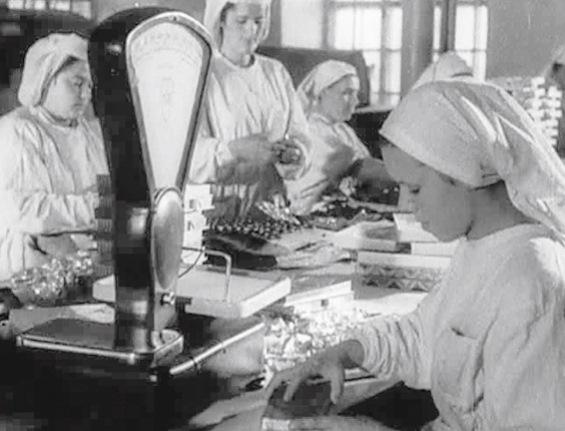 Конюшни в&nbsp;цехах и&nbsp;«коктейли Молотова» вместо карамели. Военная история гомельского «Спартака»