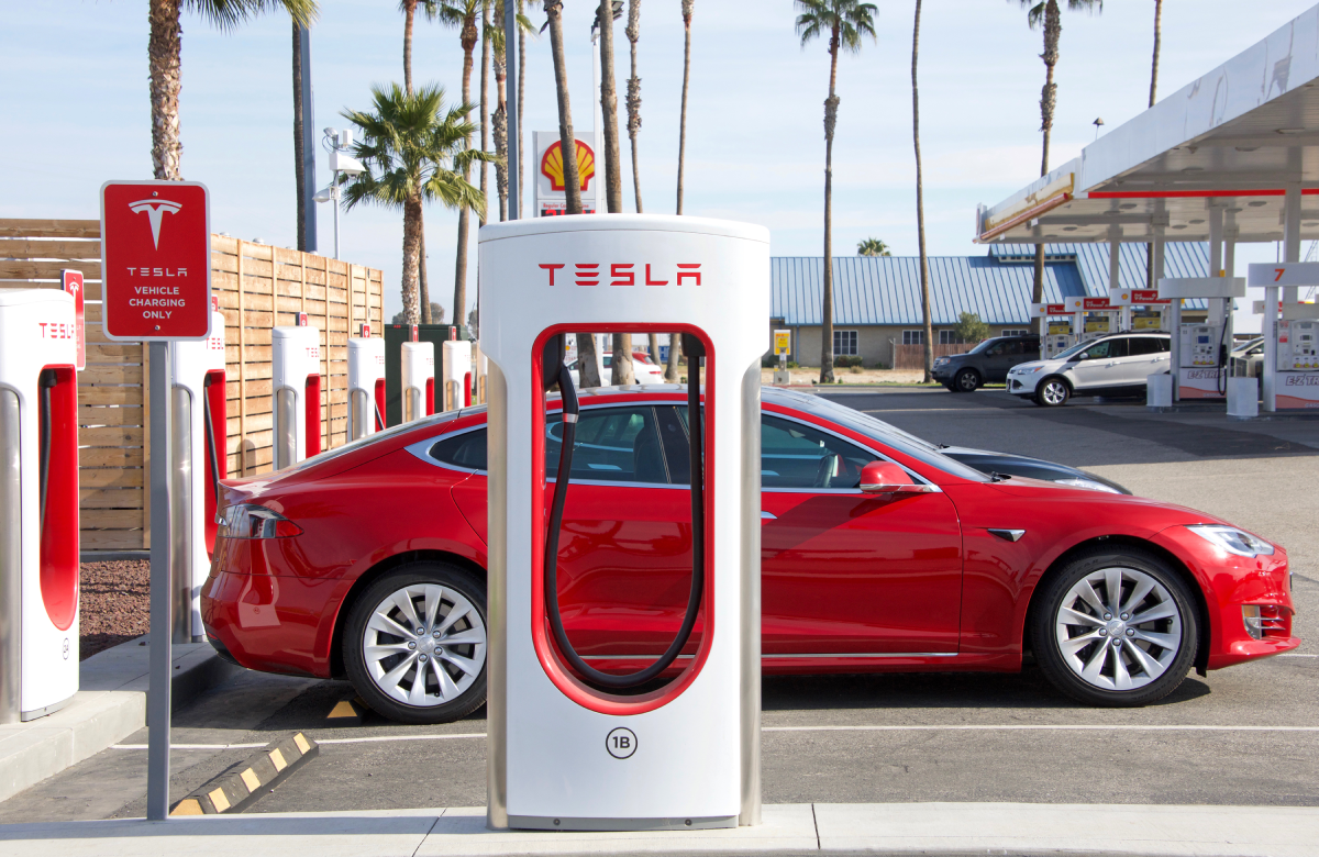 Tesla рассчитывает увеличить оборот, открыв конкурентам доступ к&nbsp;своим зарядкам