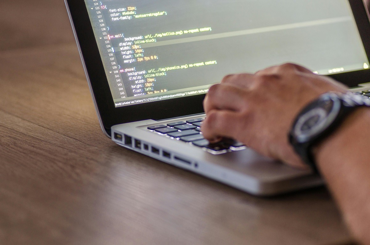 Разработчик софта для Нацбанка и ДФР взял в партнеры IT-холдинг из России