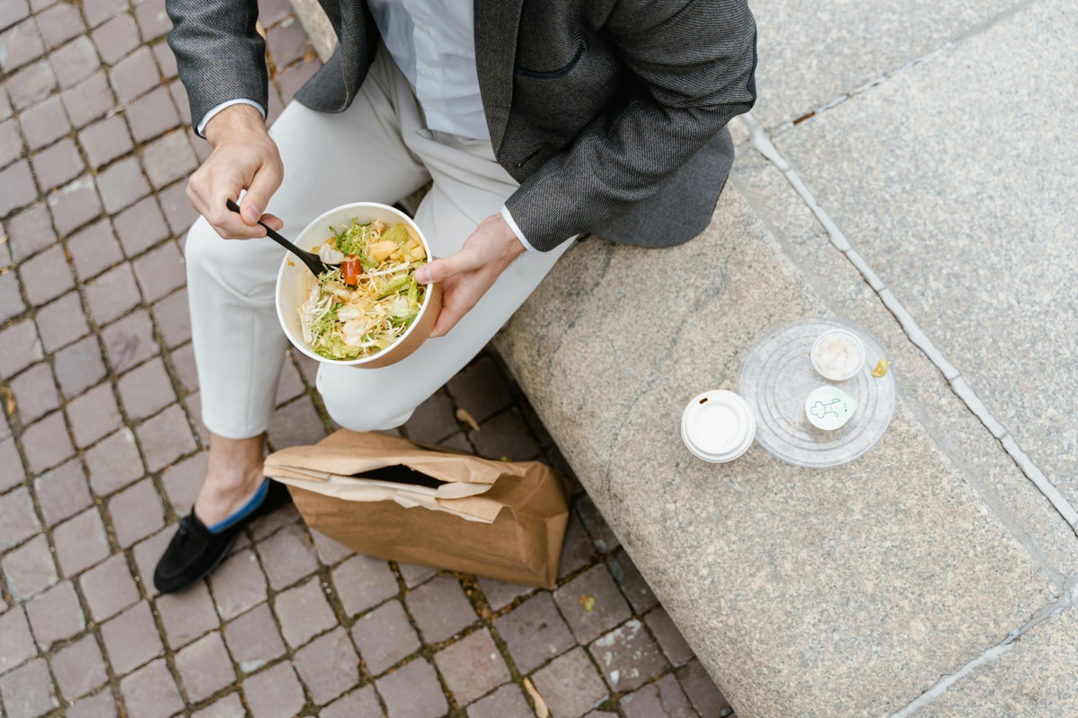 «Зумеры не&nbsp;могут приготовить больше 7&nbsp;блюд». Как новое поколение влияет на&nbsp;рынок готовой еды