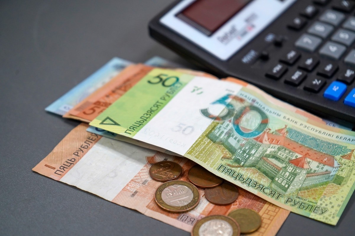 За год в Беларуси резко выросла доля «долгих» рублевых депозитов