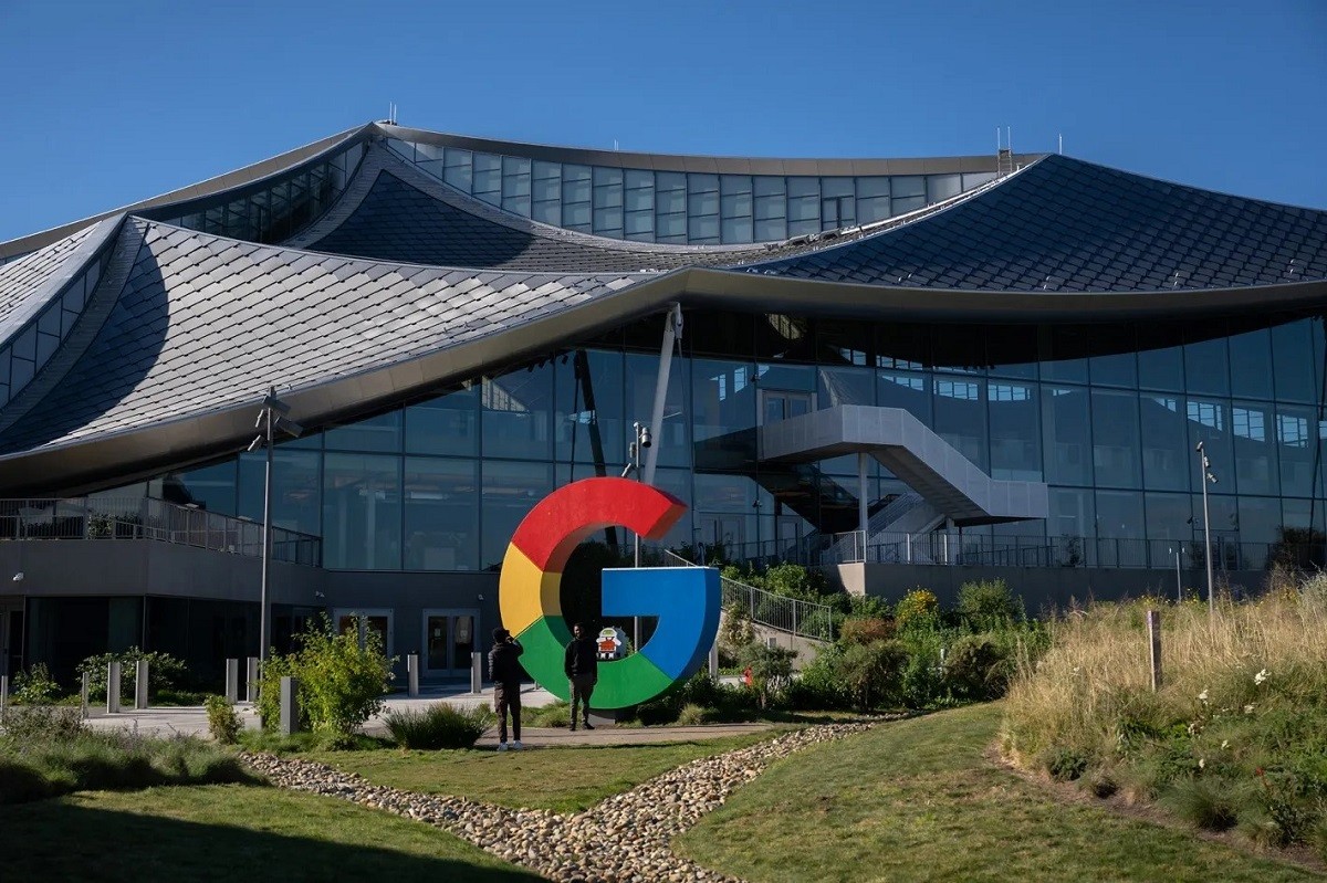 Выручка материнской компании Google превзошла прогнозы. На чем она зарабатывает