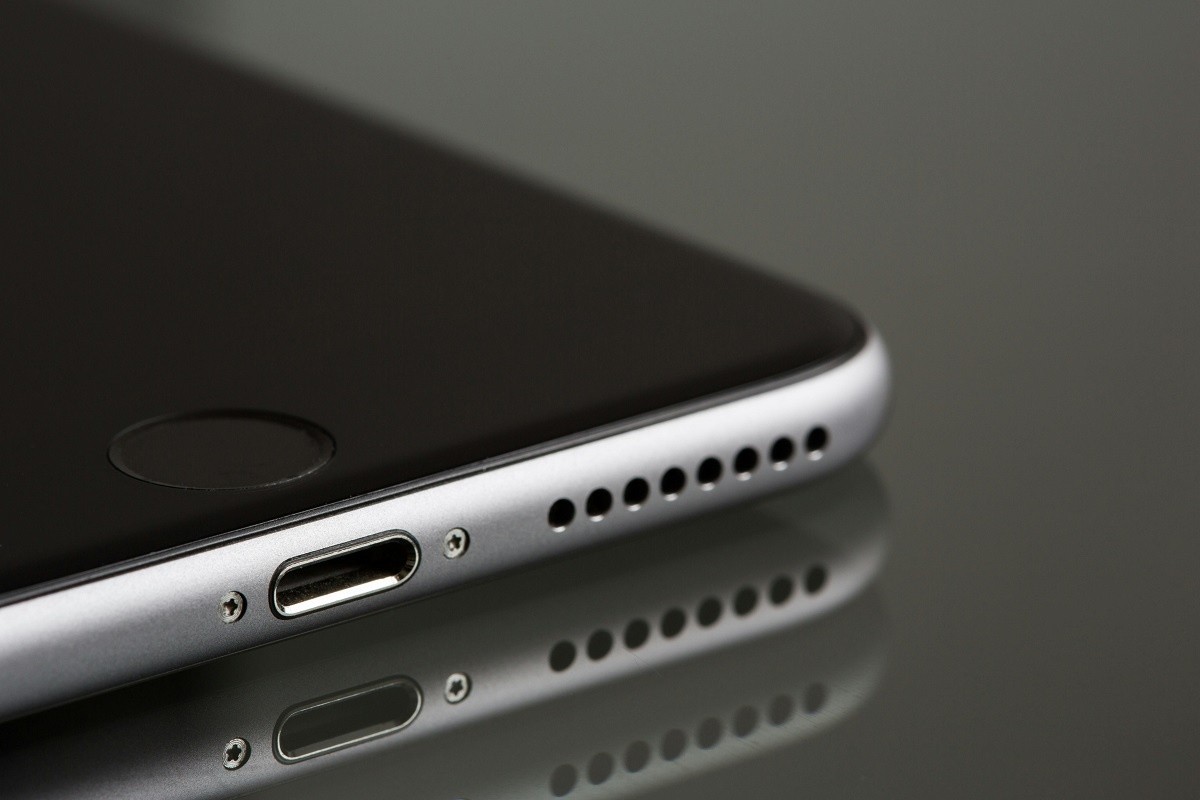 Apple заняли семь первых мест в топ-10 продаваемых смартфонов в мире