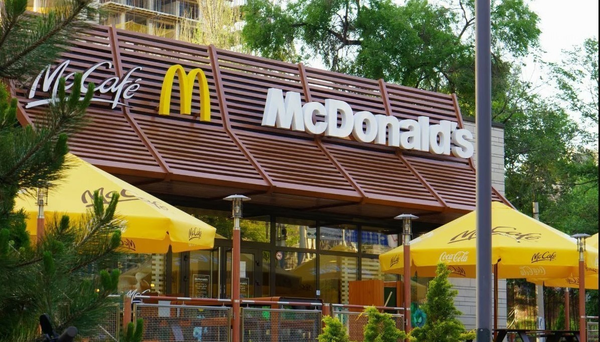 Казахстанский McDonald’s разорвал контракты с&nbsp;российскими поставщиками