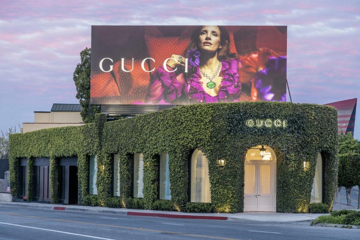 Компания-владелец Gucci покупает здание на Манхэттене почти за $1 млрд