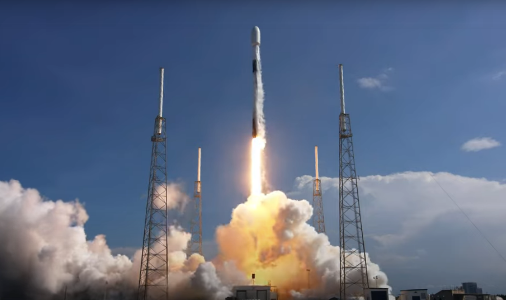 SpaceX отправила на орбиту египетский спутник связи