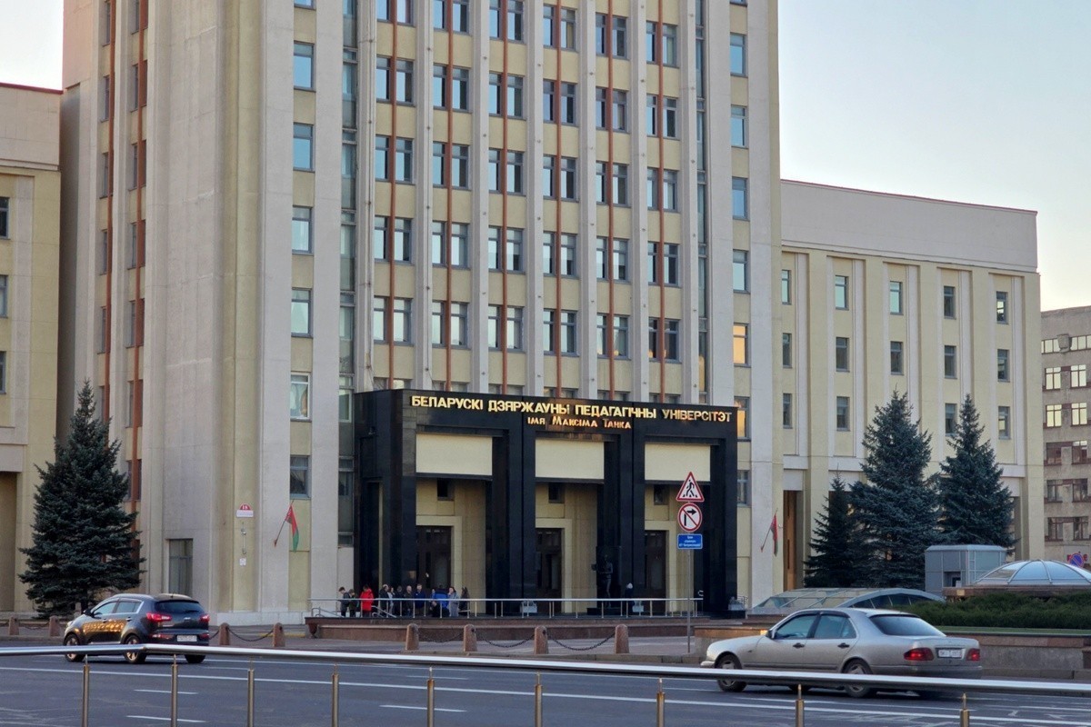 В вузах Беларуси началась вступительная кампания, но пока не для всех абитуриентов