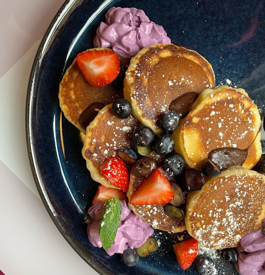 От простых яиц до трюфельной овсянки и перлотто. Где вкусно позавтракать в Минске