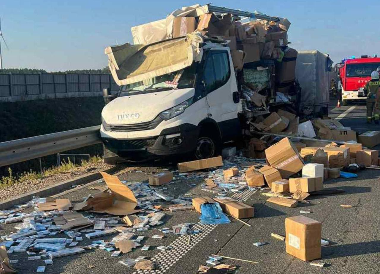 В Польше попала в аварию фура с контрабандными белорусскими сигаретами