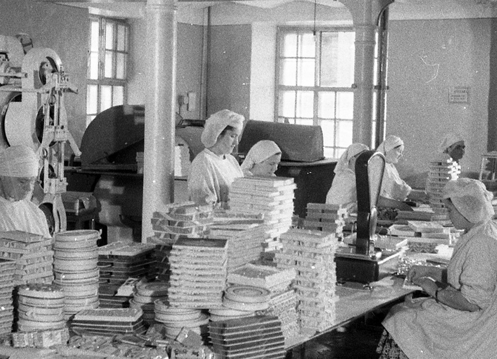 Конюшни в&nbsp;цехах и&nbsp;«коктейли Молотова» вместо карамели. Военная история гомельского «Спартака»