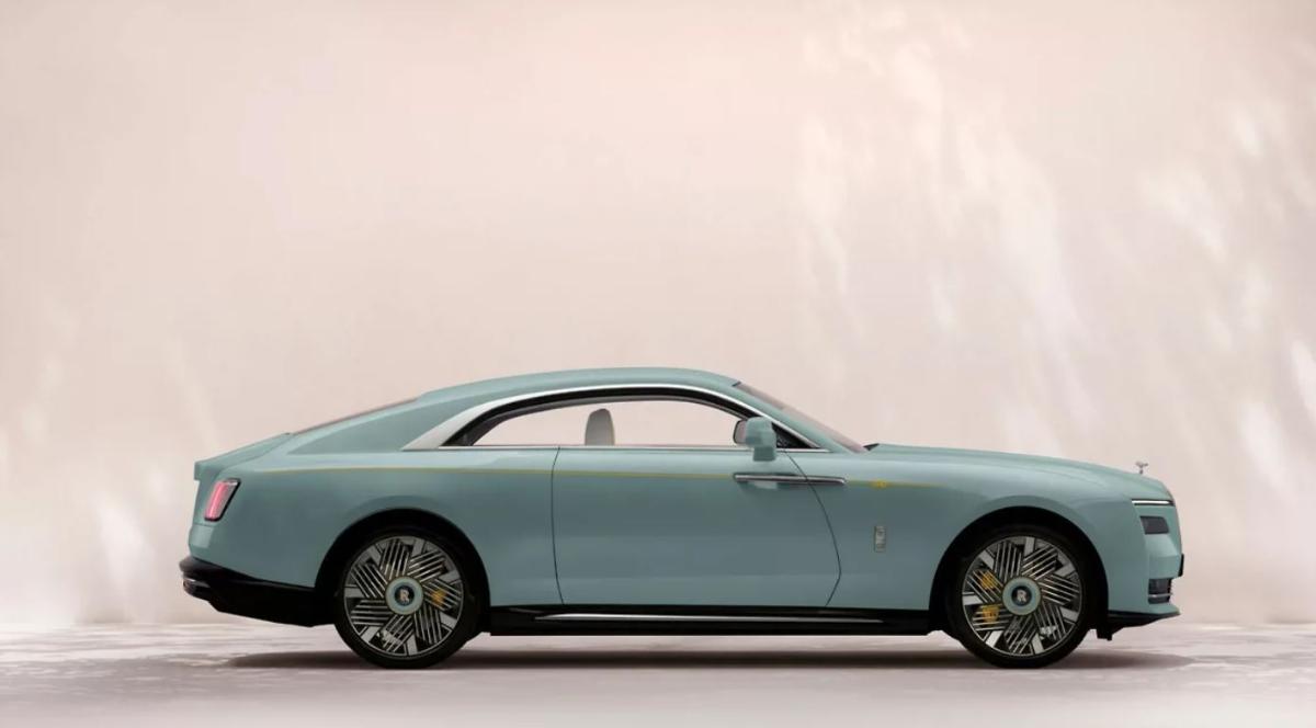 Rolls-Royce представил лимитированную серию автомобилей, которые посвящены цветению вишни