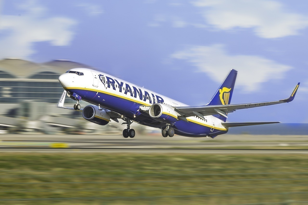 Авиакомпания Ryanair закончила финансовый год с почти рекордной прибылью