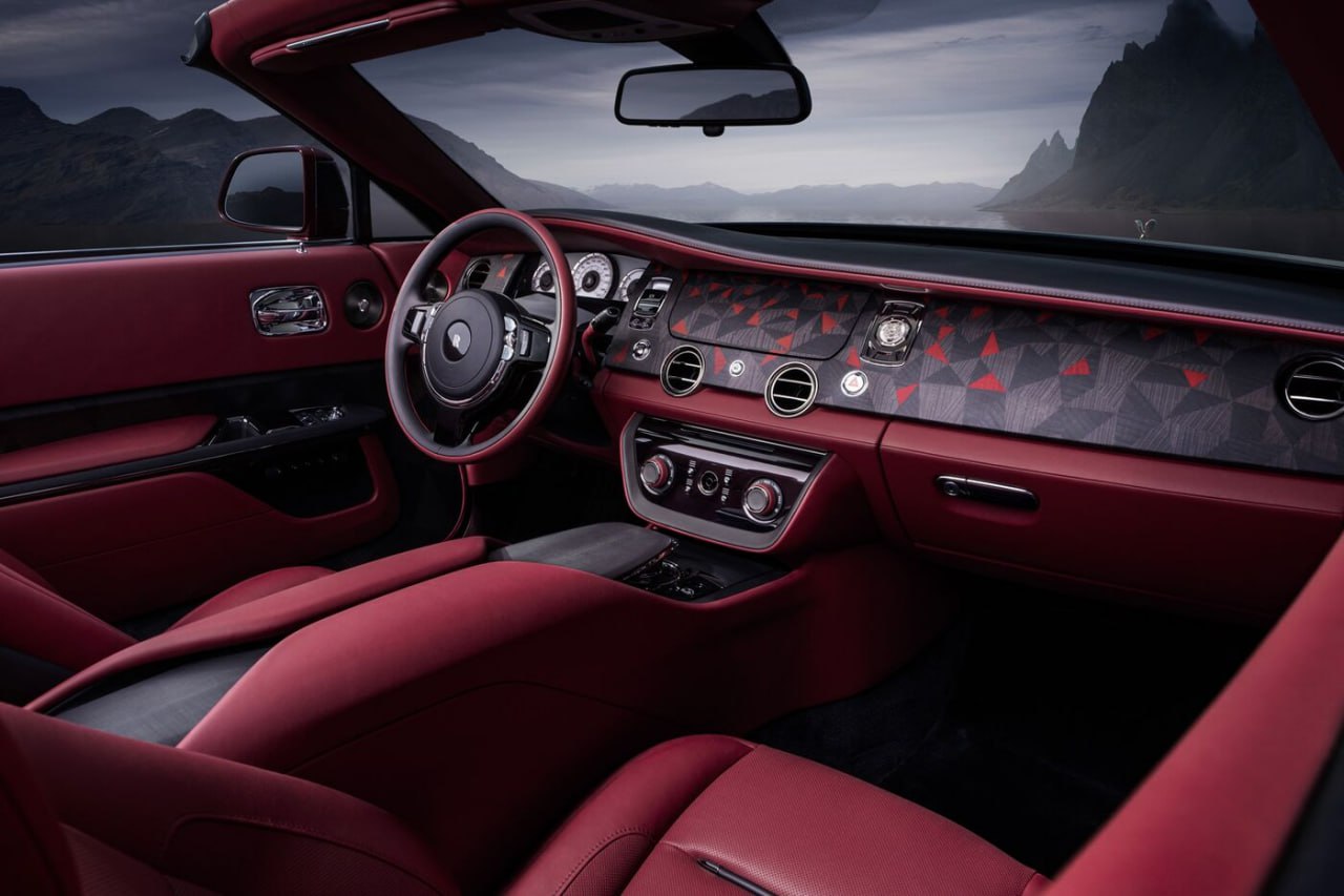 С ящиком для шампанского и часами Audemars Piguet. Rolls-Royce представил эксклюзивный родстер за $25 млн