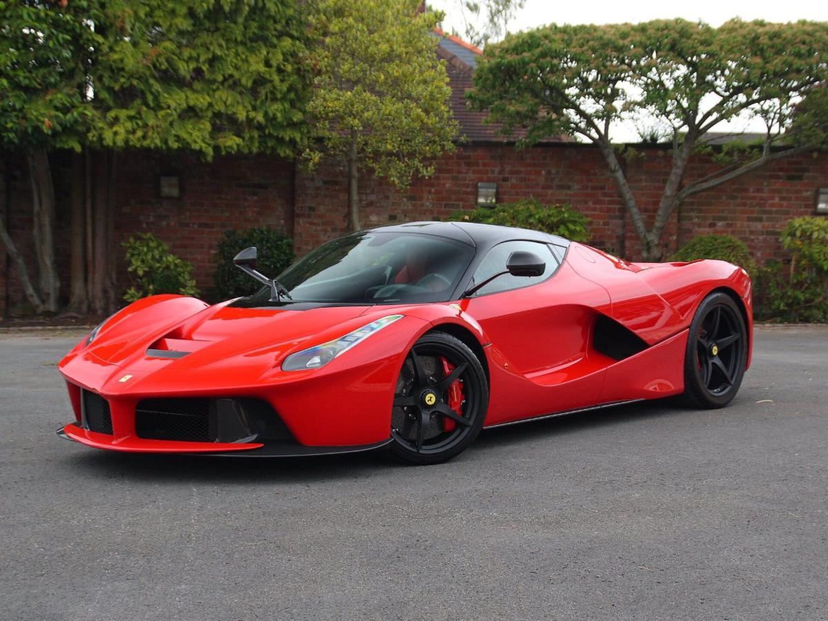 Ferrari хочет поднять цены на автомобили ан 10% из-за новых пошлин США
