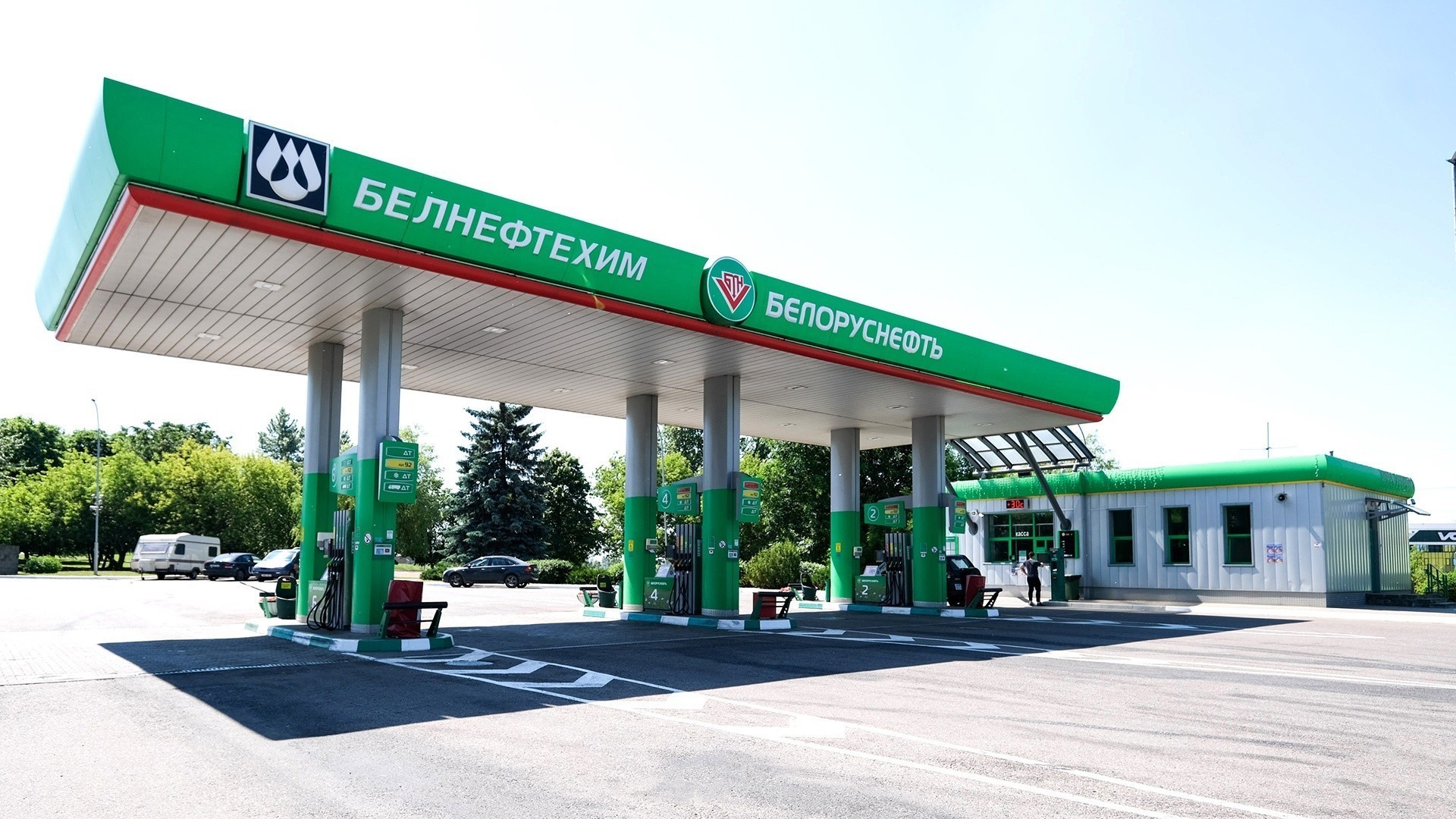 В Беларуси построят и реконструируют 32 АЗС