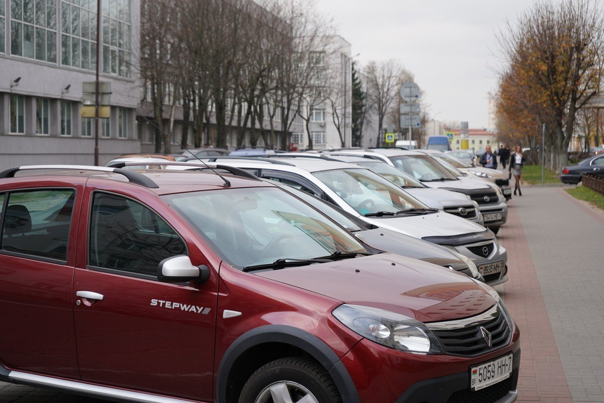 Сколько автомобилей в собственности у белорусов