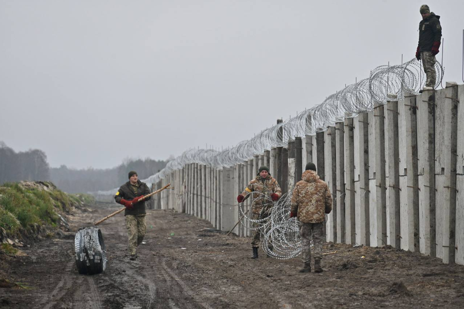 Украина строит забор на&nbsp;границе с&nbsp;Беларусью: пока 3&nbsp;км, но&nbsp;будет больше