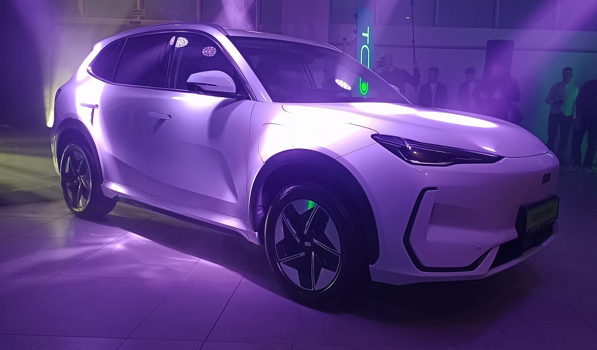 В Минске прошла премьера электромобиля Geely EX-5 белорусской сборки. Узнали, сколько стоит