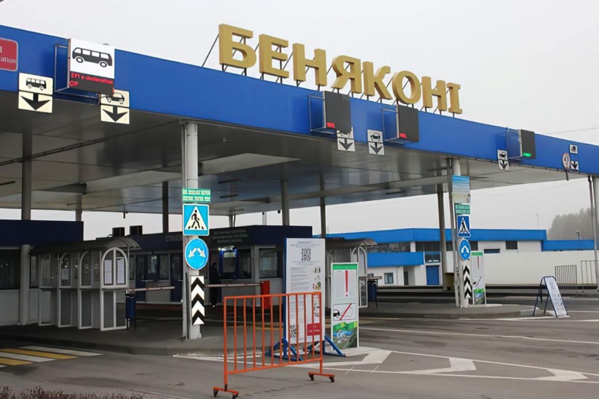 Таможня предупредила о&nbsp;трудностях с&nbsp;оформлением на&nbsp;выезд через «Бенякони» 14&nbsp;марта