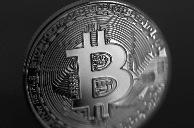 Binance передумала покупать криптобиржу FTX: биткоин рухнул ниже $16 тыс.