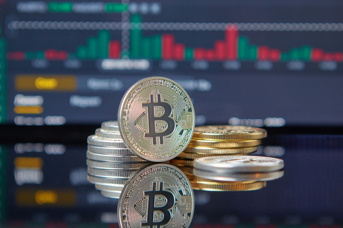 Биткоин впервые в истории взял отметку $122 тыс.