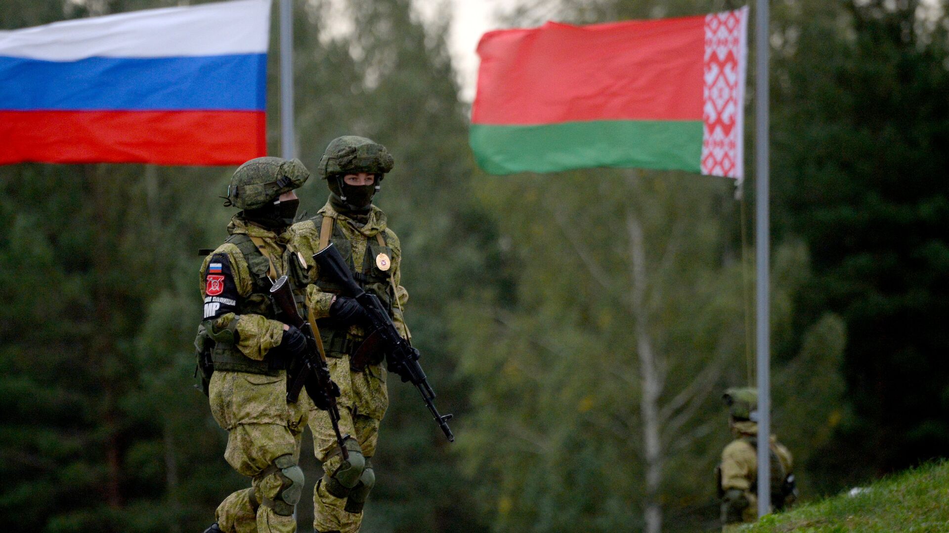 Минобороны: российские войска продолжают прибывать в&nbsp;Беларусь для учений