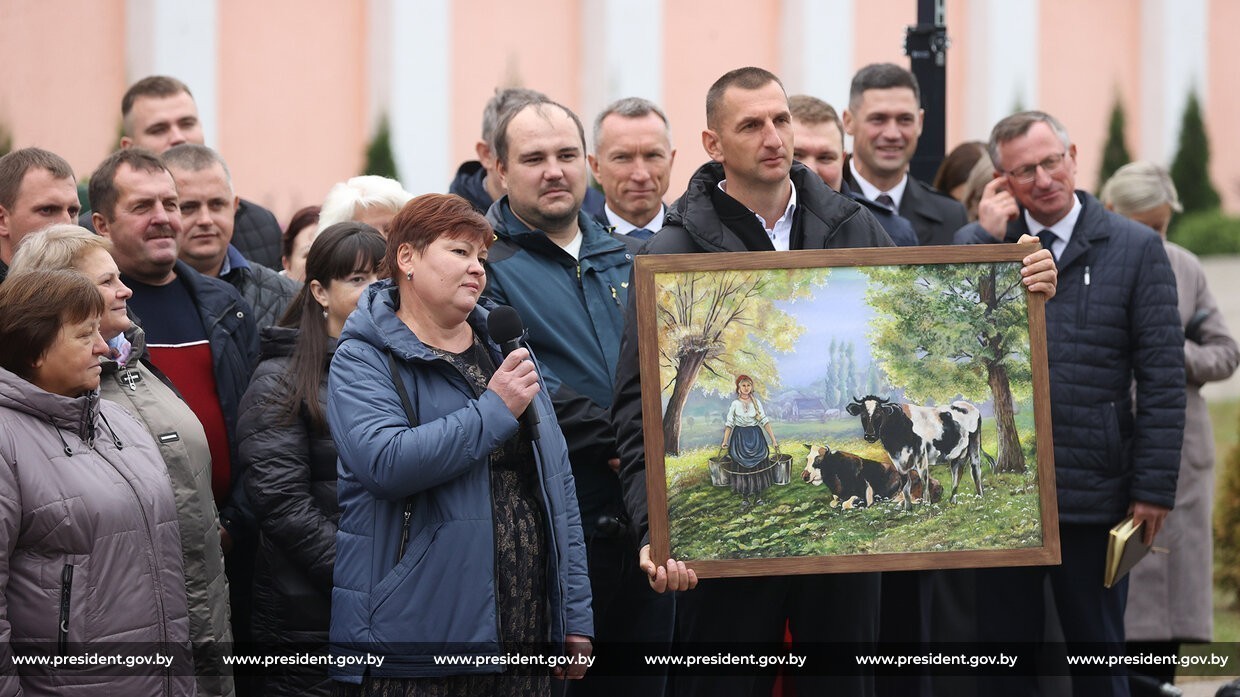 Лукашенко предложил поставить в&nbsp;Беларуси памятник корове