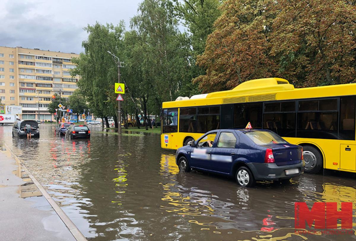 В&nbsp;Минске из-за ливня приостановлено движение общественного транспорта