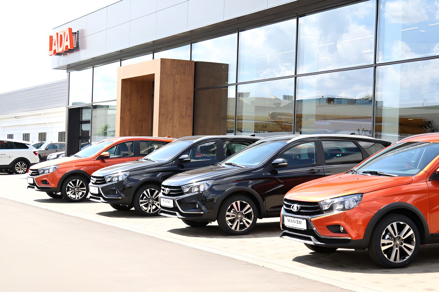 «АвтоВАЗ» намерен продать 370 тыс автомобилей до&nbsp;конца года