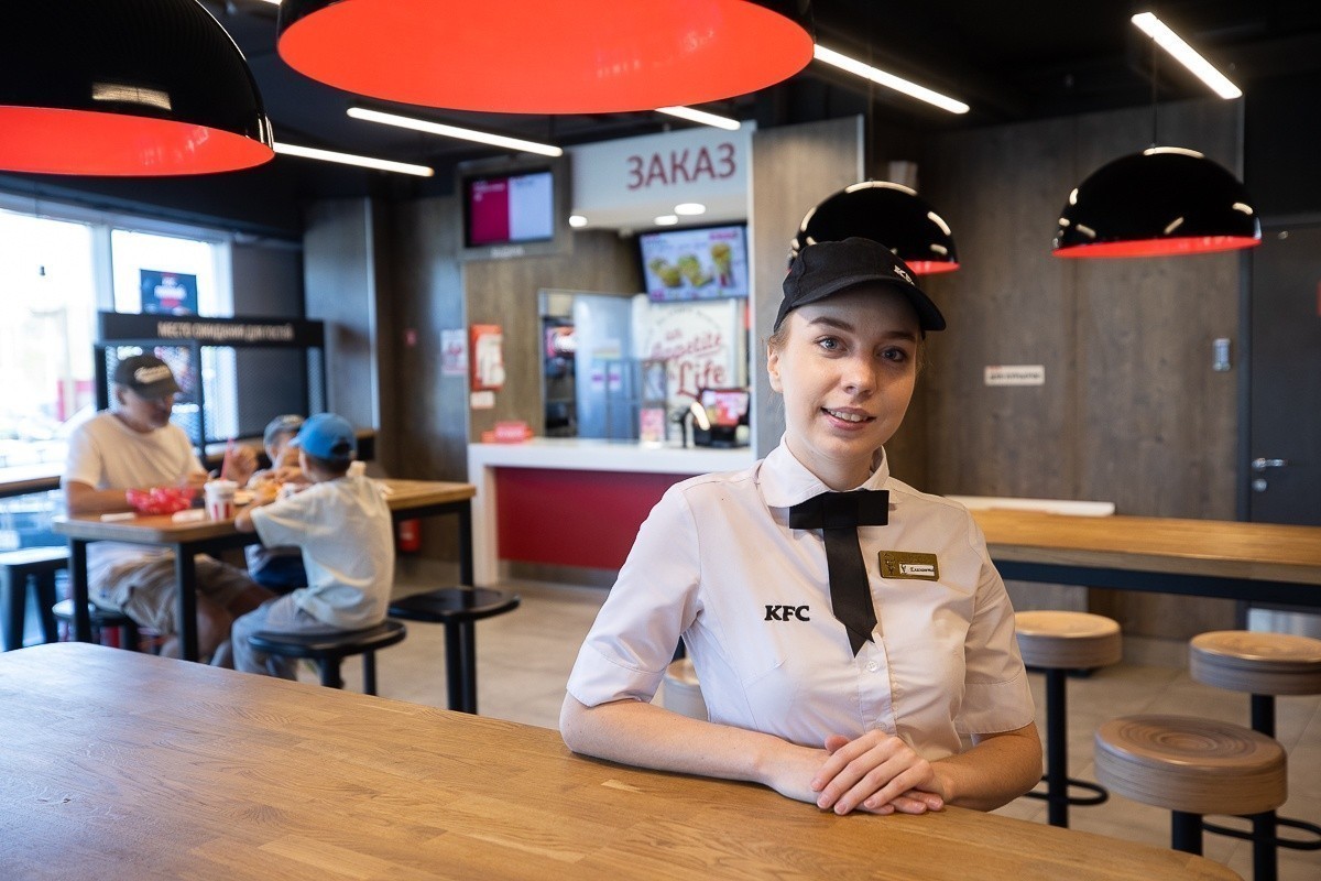 Как готовят знаменитую курочку KFC. Посмотрели, что происходит на кухне ресторана